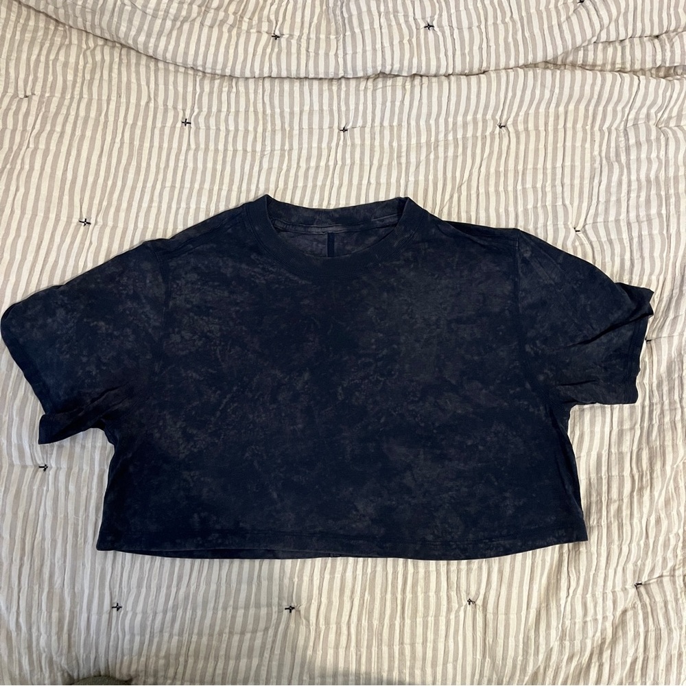 All yours lululemon cropped tee - cloudy wash blue - size S